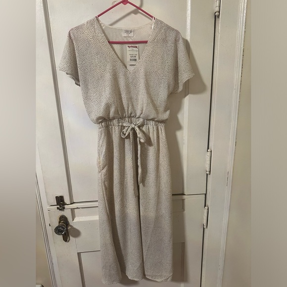 Dress With Tags ๐ Price Negotiable ๐ต - Picture 2 of 4